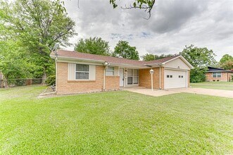 1411 Skyline Dr in Greenville, TX - Building Photo - Building Photo