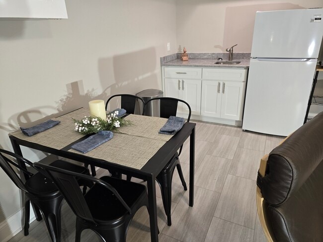 2424 Linden Ave, Unit Cozy Corner in Baltimore, MD - Foto de edificio - Building Photo