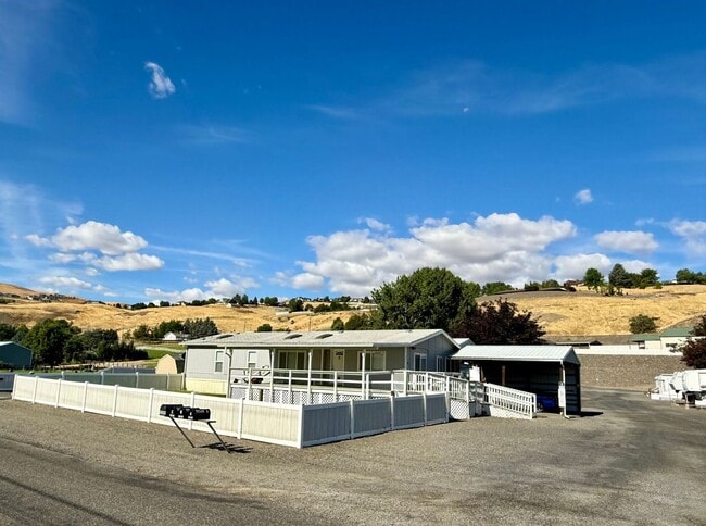 property at 3040 Clemans Rd