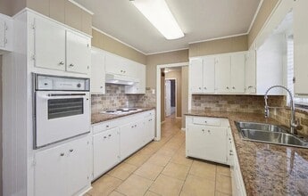630 White Oak Dr in Lumberton, TX - Building Photo - Building Photo