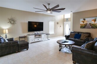 15433 Cruiser St in Corpus Christi, TX - Foto de edificio - Building Photo