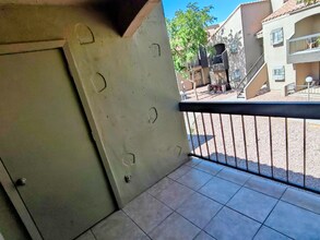 747 S Ext Rd in Mesa, AZ - Foto de edificio - Building Photo