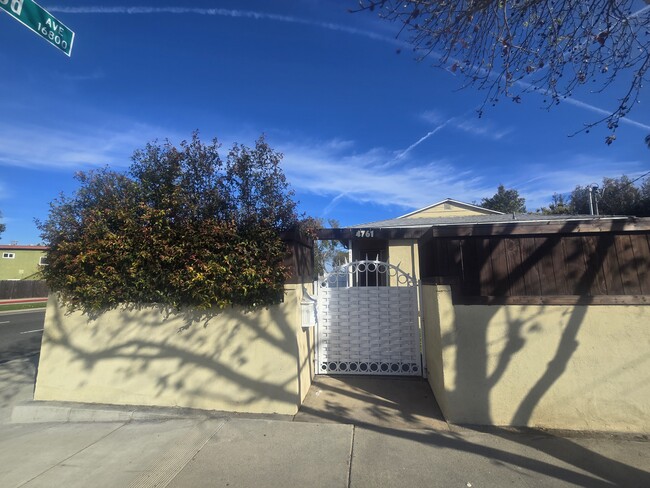 4761 W 169th St in Lawndale, CA - Building Photo - Building Photo