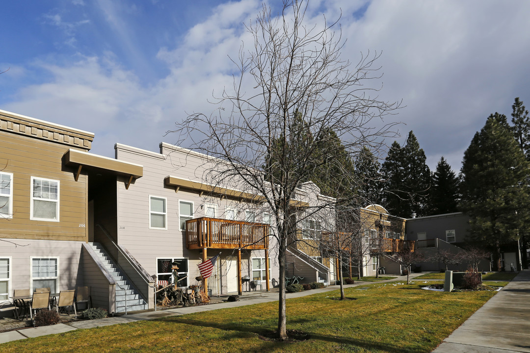 The Village Apartments in Sisters, OR - Foto de edificio