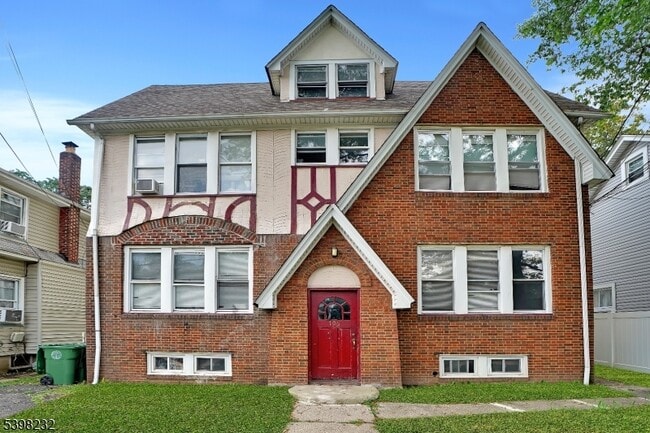 706 Chestnut St in Roselle, NJ - Building Photo - Building Photo