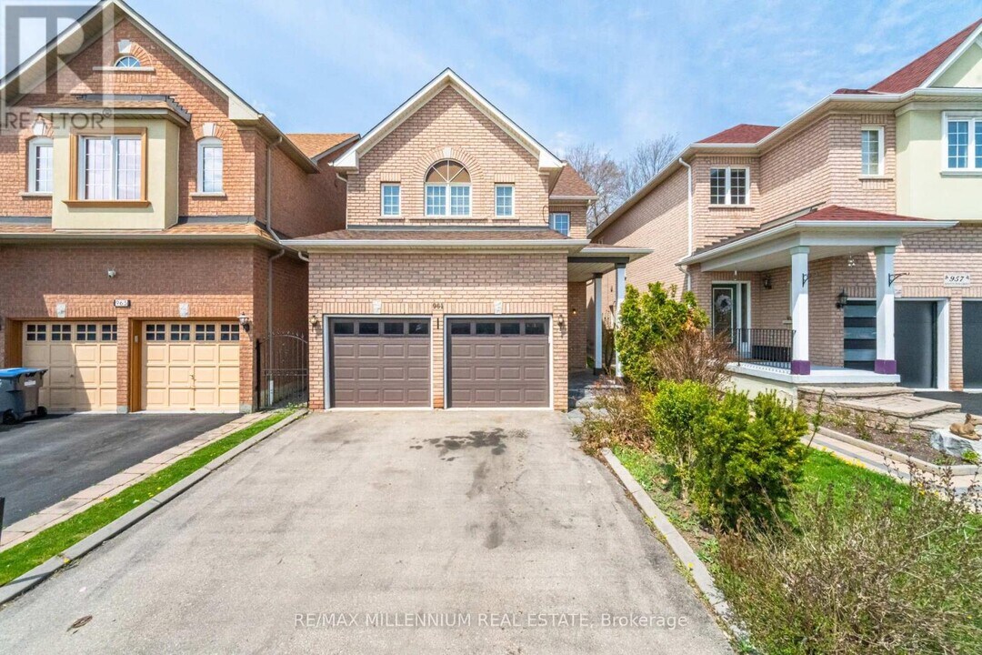 961-961 Knotty Pine Grove in Mississauga, ON - Building Photo