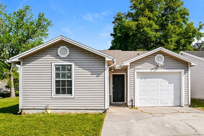 7811 Aquarius Cir S in Jacksonville, FL - Building Photo - Building Photo