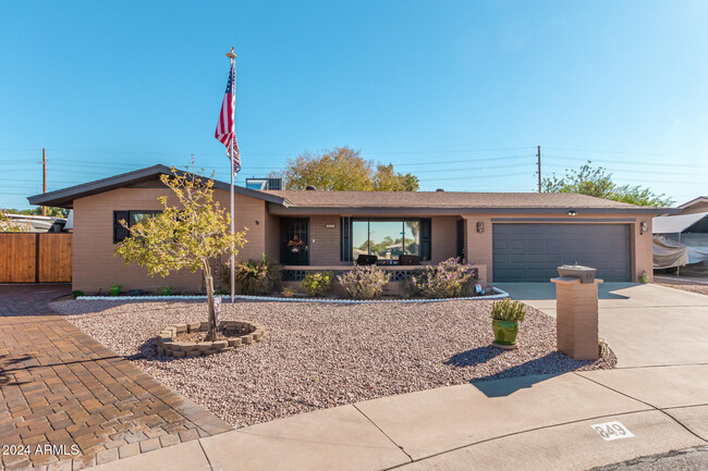 849 N 67th Pl in Mesa, AZ - Foto de edificio - Building Photo