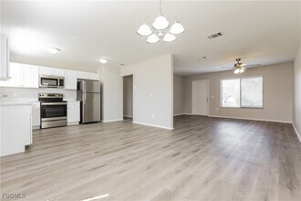 5945 Spearman Cir in North Port, FL - Building Photo - Building Photo