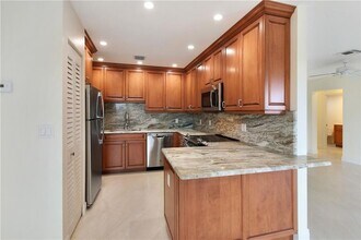 4620 Bougainvilla Dr, Unit 8 in Lauderdale-by-the-Sea, FL - Building Photo - Building Photo