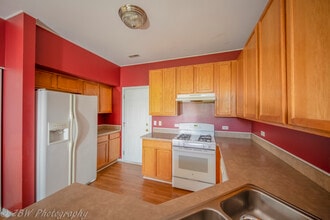 2400 Sunrise Ct in Aurora, IL - Foto de edificio - Building Photo