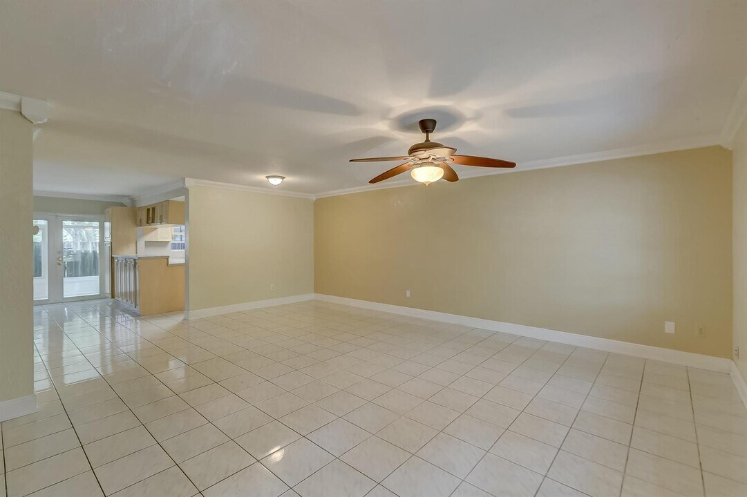 5203 SW 121st Ter in Cooper City, FL - Building Photo