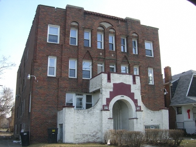 2297 W Buena Vista St in Detroit, MI - Foto de edificio