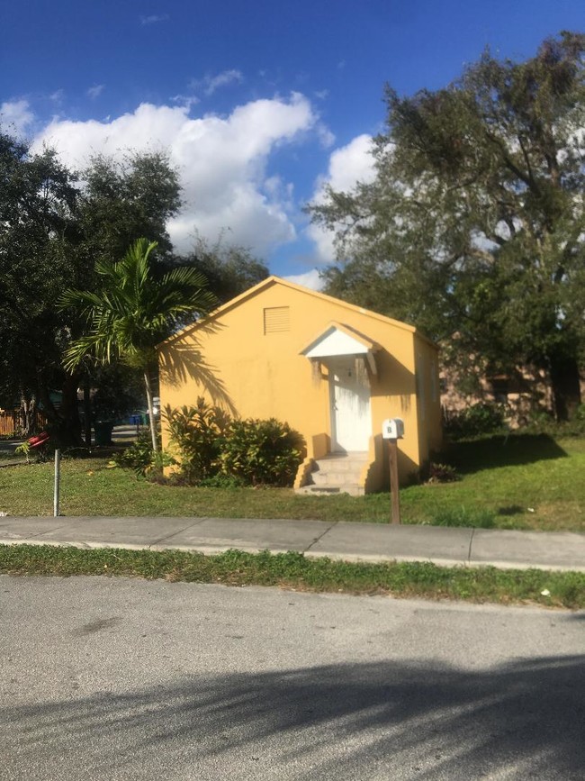 2335 NW 43rd St in Miami, FL - Building Photo - Other