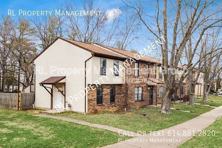 3246 Rakeford Dr in Columbus, OH - Building Photo