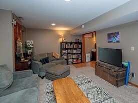 1015 20th Ave SE, Unit 2 in Minneapolis, MN - Building Photo