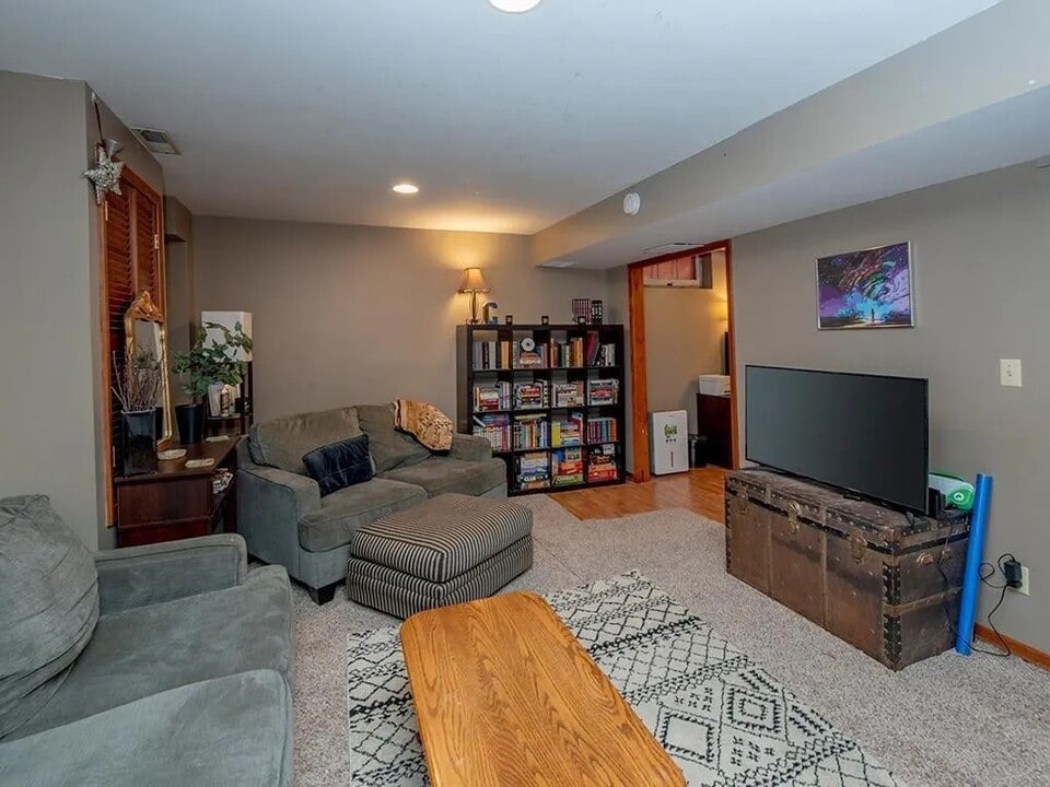 1015 20th Ave SE, Unit 2 in Minneapolis, MN - Foto de edificio