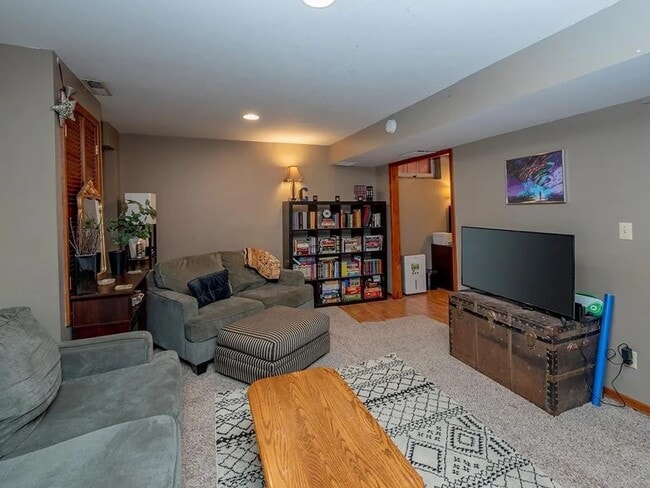 1015 20th Ave SE, Unit 2