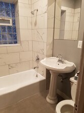8819 S Harper Ave, Unit 2nd Floor in Chicago, IL - Building Photo - Building Photo