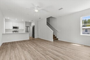 516 SW 7th Pl in Gainesville, FL - Building Photo