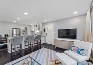 706A W Glebe Rd in Alexandria, VA - Foto de edificio - Building Photo