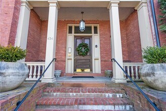 434 Bellevue Ave in Newport, RI - Building Photo - Building Photo