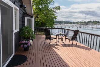 5831 Ward Ave NE in Bainbridge Island, WA - Building Photo - Building Photo