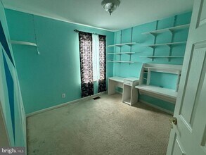 47684 Sandbank Square in Sterling, VA - Building Photo - Building Photo