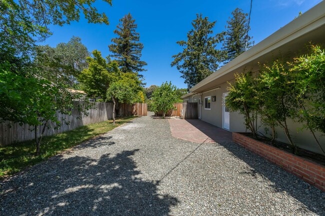 1450 Rosewood Ln in Napa, CA - Building Photo - Building Photo