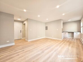 452 W Oakdale Ave in Chicago, IL - Building Photo - Building Photo