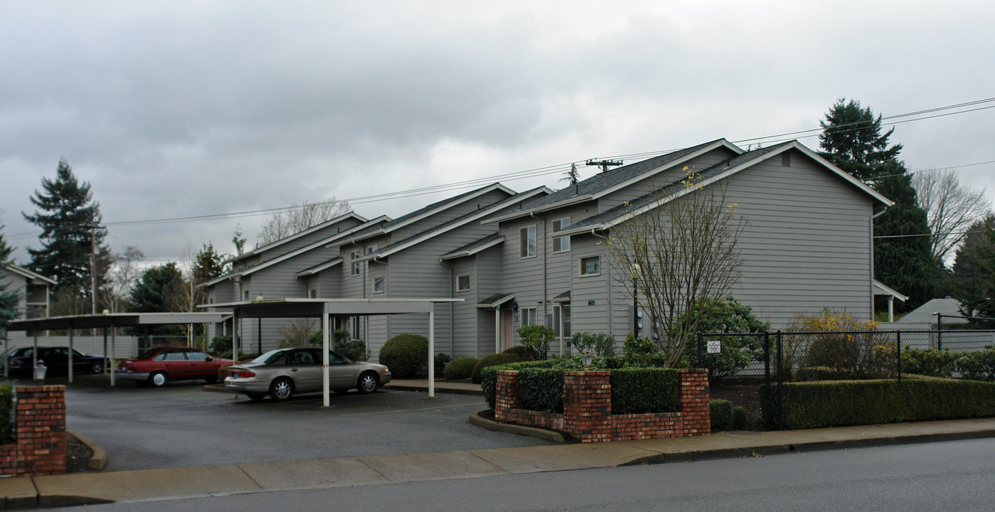 Garrett Estate in Eugene, OR - Building Photo