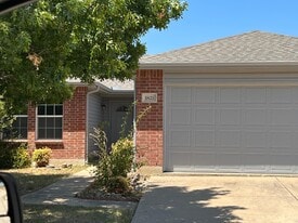 1821 Trego Dr in Justin, TX - Building Photo