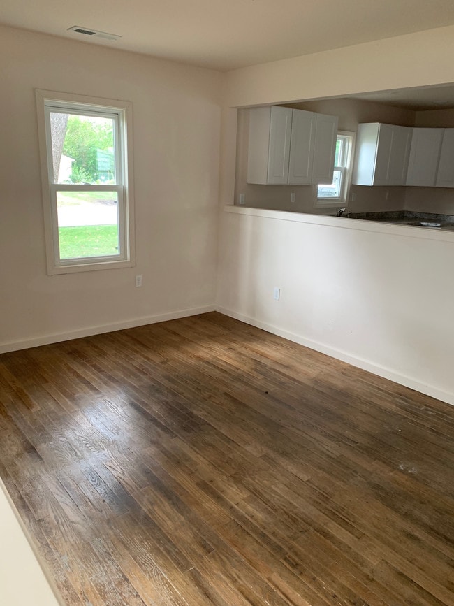 1308 N Harris Ave in Champaign, IL - Building Photo - Building Photo