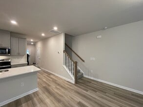 214 Brook Farm Ln in Fuquay Varina, NC - Building Photo - Building Photo