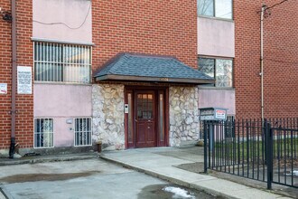 14134-14136 33rd Ave in Flushing, NY - Foto de edificio - Building Photo