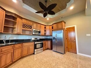 6030 Queen's Ct in Orange, TX - Building Photo - Building Photo