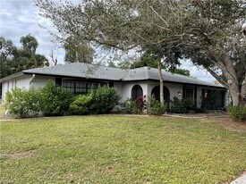 4735 Randag Dr in North Fort Myers, FL - Building Photo
