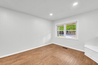 360 Round Table Rd in Athens, GA - Building Photo - Building Photo