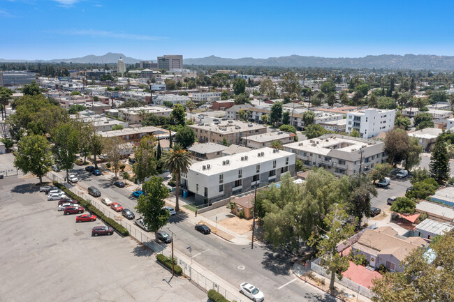 14754 Gilmore St in Van Nuys, CA - Building Photo - Building Photo