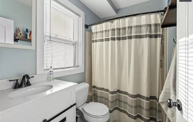 13 Home St-Unit -11 Home St in West Warwick, RI - Foto de edificio - Building Photo