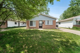 422 Farmington Rd in Westland, MI - Building Photo