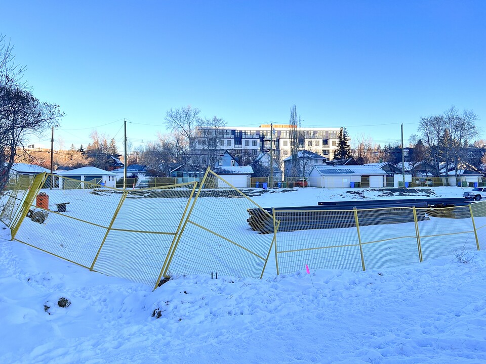 Owen Manor in Calgary, AB - Building Photo