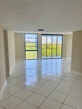 20400 W Country Club Dr, Unit 608 in Aventura, FL - Building Photo - Building Photo