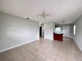 990 Phippen Waiters Rd in Dania Beach, FL - Building Photo