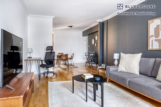108 W 15th St in New York, NY - Building Photo - Building Photo