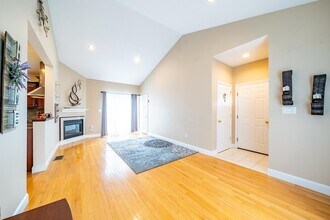 30/28 Mountain Village Rd in Windham, NH - Building Photo - Building Photo