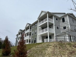 401 Albany Turnpike in Canton, CT - Building Photo - Building Photo