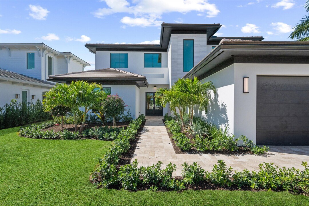 3221 Blue Cypress Ln in Wellington, FL - Building Photo