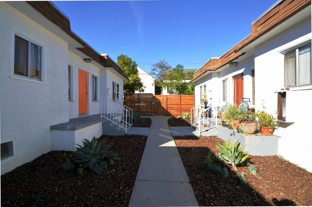 Silverlake Apartments in Los Angeles, CA - Foto de edificio