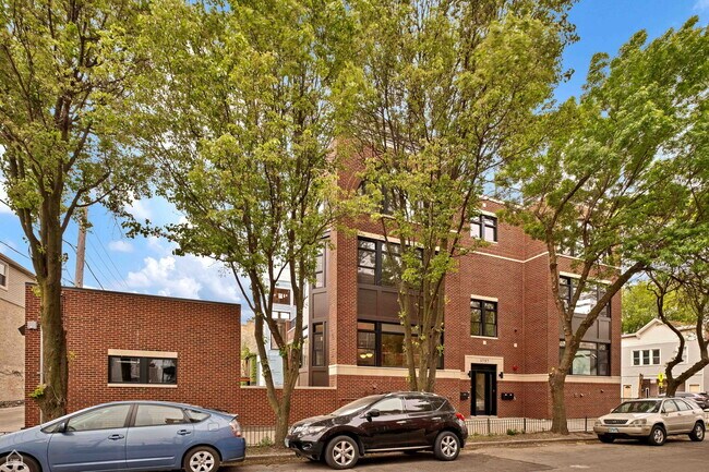 1757 W Le Moyne St in Chicago, IL - Building Photo - Building Photo